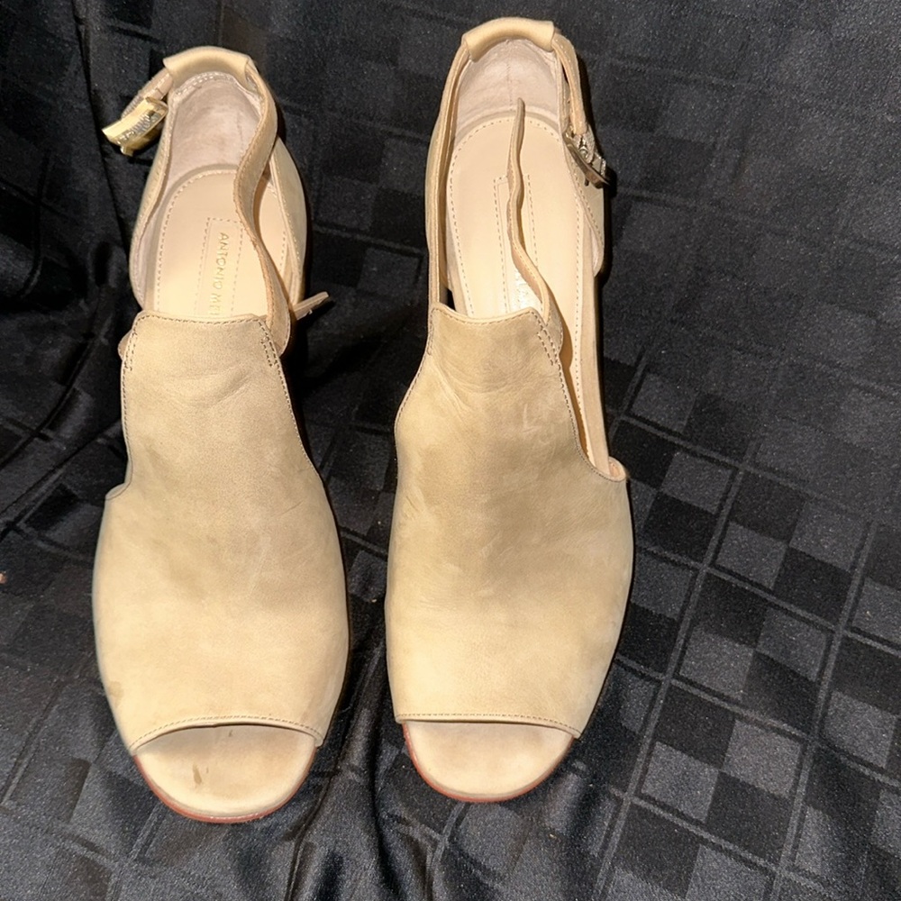 Women’s open toe high heel excellent condition